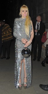 Paloma Faith feet photo thumbnail