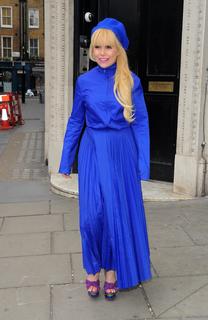 Paloma Faith feet photo thumbnail