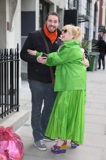 Paloma Faith feet photo thumbnail