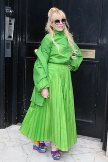 Paloma Faith feet photo thumbnail