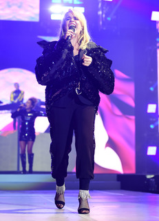 Paloma Faith feet photo thumbnail