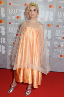 Paloma Faith feet photo thumbnail