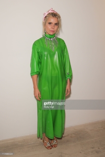 Paloma Faith feet photo thumbnail