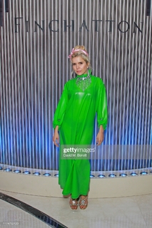 Paloma Faith feet photo thumbnail