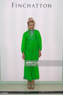 Paloma Faith feet photo thumbnail