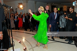 Paloma Faith feet photo thumbnail