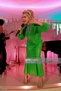 Paloma Faith feet photo thumbnail