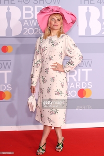 Paloma Faith feet photo thumbnail