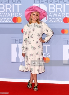 Paloma Faith feet photo thumbnail