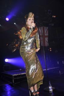 Paloma Faith feet photo thumbnail