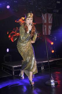 Paloma Faith feet photo thumbnail