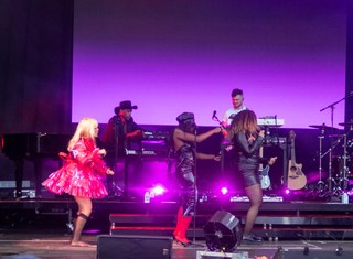 Paloma Faith feet photo thumbnail