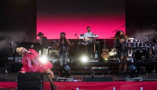 Paloma Faith feet photo thumbnail