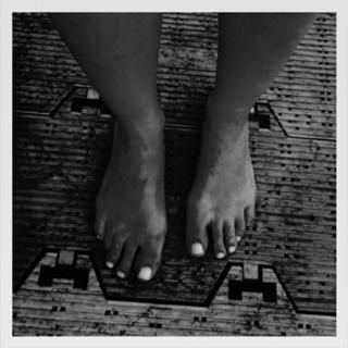Paloma Faith feet photo thumbnail