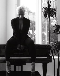 Paloma Ford feet photo 4