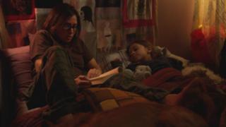 Pamela Adlon feet photo thumbnail