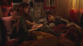 Pamela Adlon feet photo thumbnail