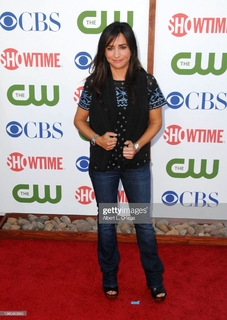 Pamela Adlon feet photo thumbnail