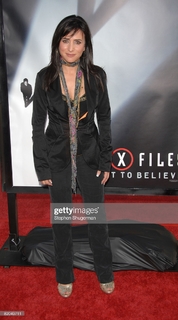 Pamela Adlon feet photo thumbnail