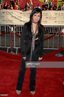 Pamela Adlon feet photo thumbnail