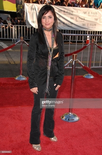 Pamela Adlon feet photo thumbnail
