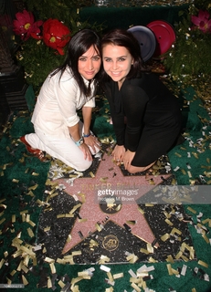 Pamela Adlon feet photo thumbnail