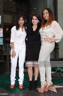 Pamela Adlon feet photo thumbnail