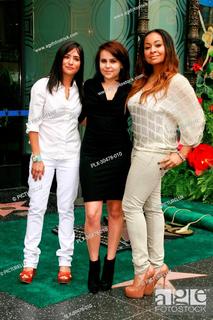 Pamela Adlon feet photo thumbnail