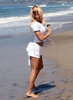 Pamela Anderson feet photo thumbnail