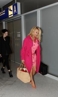 Pamela Anderson feet photo thumbnail