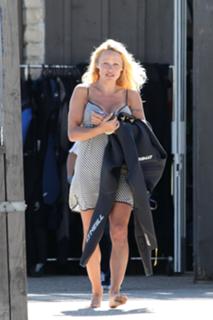 Pamela Anderson feet photo thumbnail