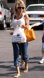 Pamela Anderson feet photo thumbnail