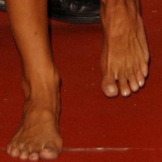 Pamela Anderson feet photo thumbnail
