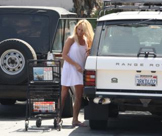 Pamela Anderson feet photo thumbnail