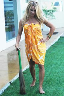 Pamela Anderson feet photo thumbnail