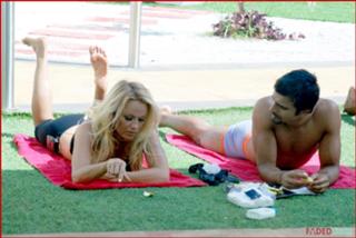Pamela Anderson feet photo thumbnail