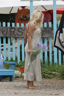 Pamela Anderson feet photo thumbnail