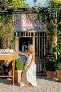 Pamela Anderson feet photo thumbnail