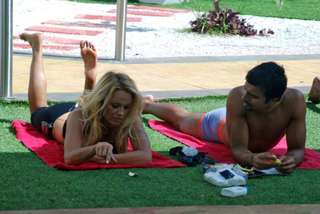Pamela Anderson feet photo thumbnail