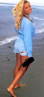 Pamela Anderson feet photo thumbnail