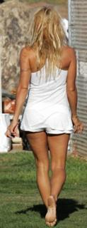 Pamela Anderson feet photo thumbnail