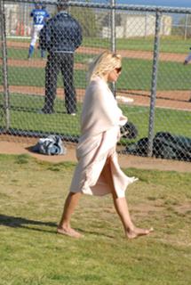 Pamela Anderson feet photo thumbnail