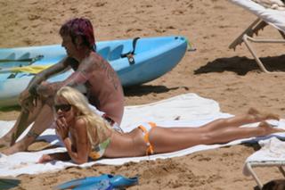 Pamela Anderson feet photo thumbnail