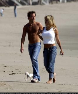 Pamela Anderson feet photo thumbnail