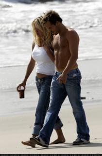 Pamela Anderson feet photo thumbnail