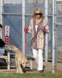 Pamela Anderson feet photo thumbnail
