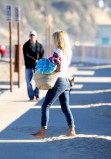Pamela Anderson feet photo thumbnail