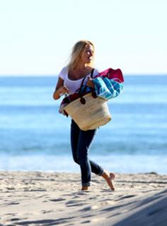Pamela Anderson feet photo thumbnail