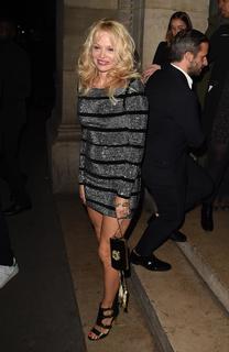 Pamela Anderson feet photo thumbnail