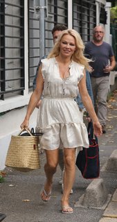 Pamela Anderson feet photo thumbnail